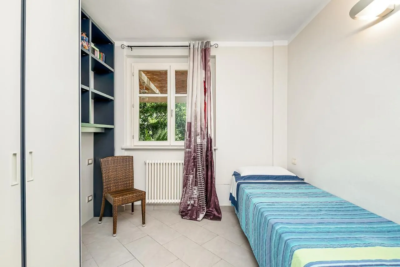 Clelia, 200Mt Dal Mare, Parcheggio E Giardino Privati Apartment Massa