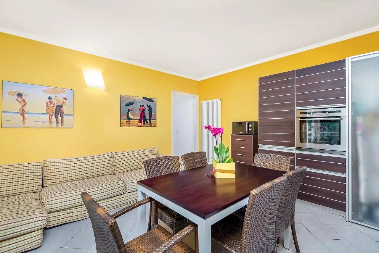 Clelia, 200Mt Dal Mare, Parcheggio E Giardino Privati Apartment Massa