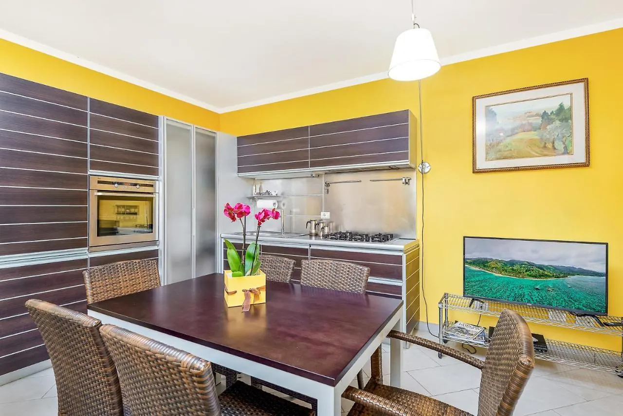 Clelia, 200Mt Dal Mare, Parcheggio E Giardino Privati Apartment Massa