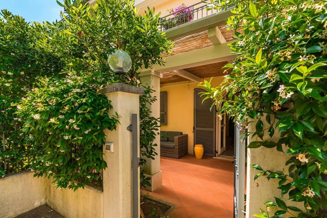 Clelia, 200Mt Dal Mare, Parcheggio E Giardino Privati Apartment Massa   Massa (Tuscany)