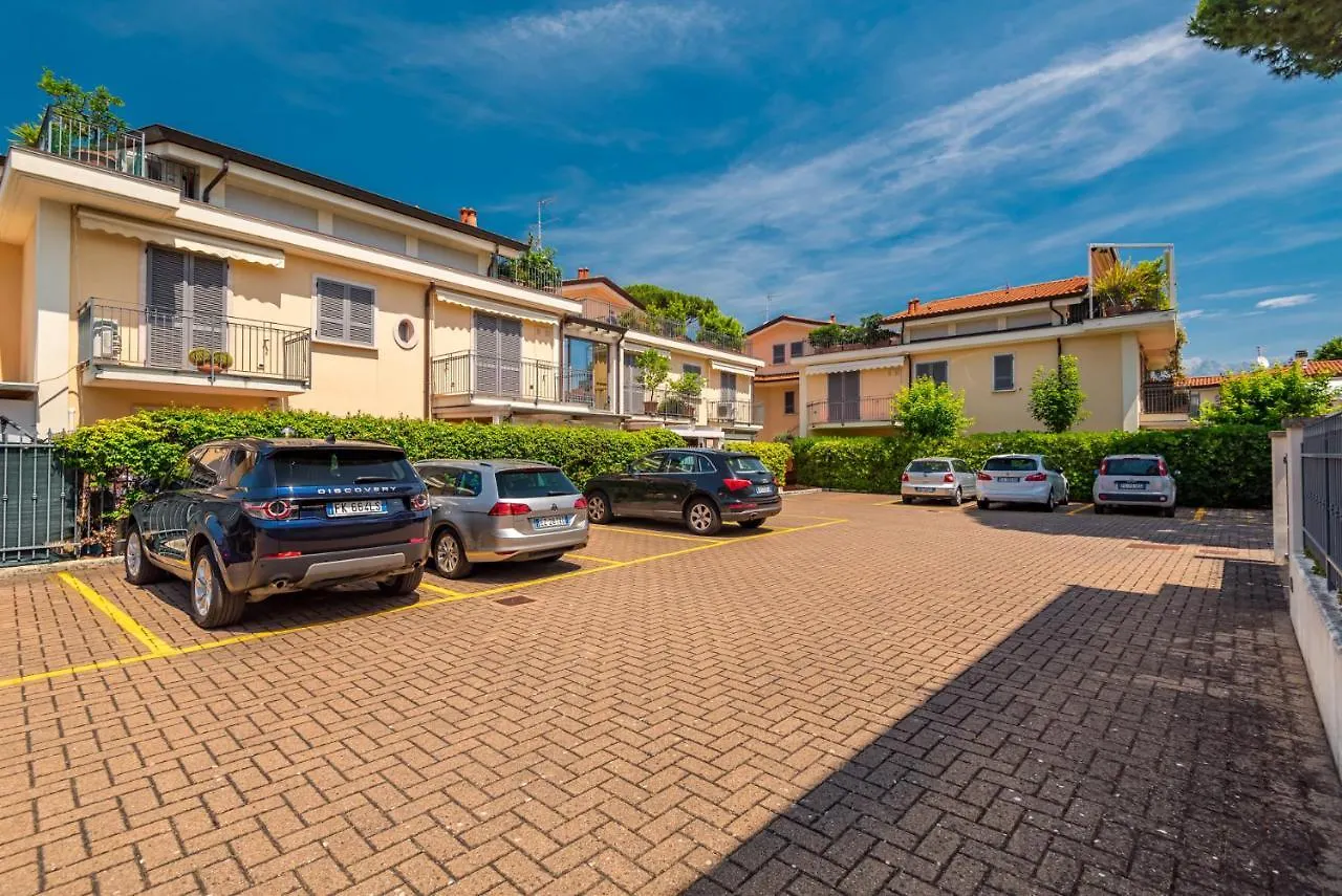 Clelia, 200Mt Dal Mare, Parcheggio E Giardino Privati Apartment Massa  Italy