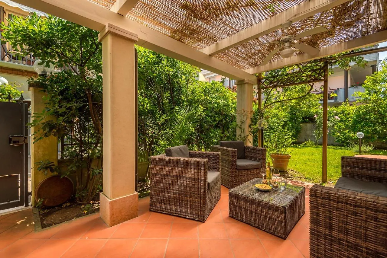 Clelia, 200Mt Dal Mare, Parcheggio E Giardino Privati Apartment Massa