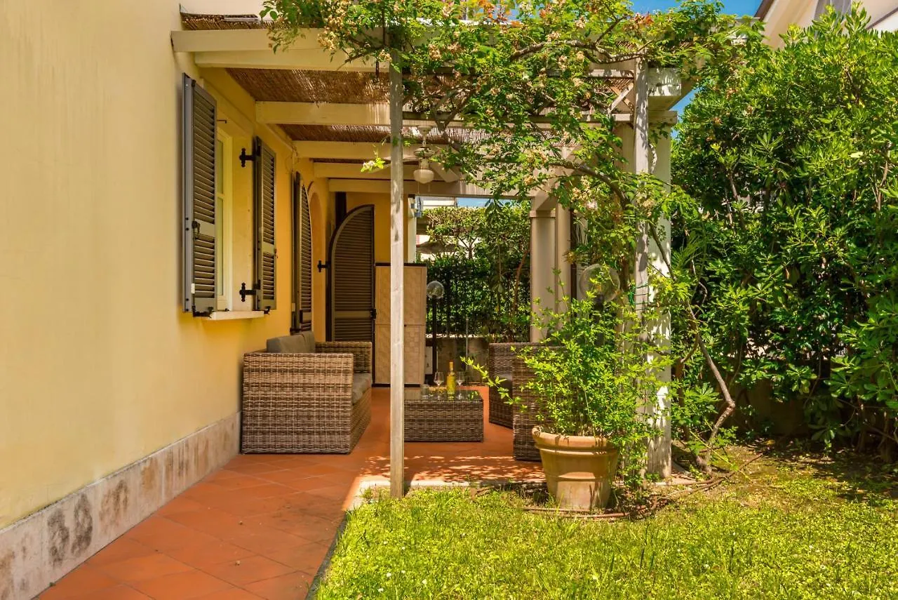Clelia, 200Mt Dal Mare, Parcheggio E Giardino Privati Apartment Massa  0*, Massa (Tuscany)